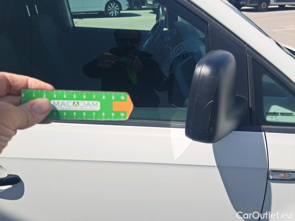  Volkswagen  Caddy VOLKSWAGEN  / 2015 / 4P / furgón derivado de turismo Profesional Furgón 2.0 TDI 55kW BMT #42