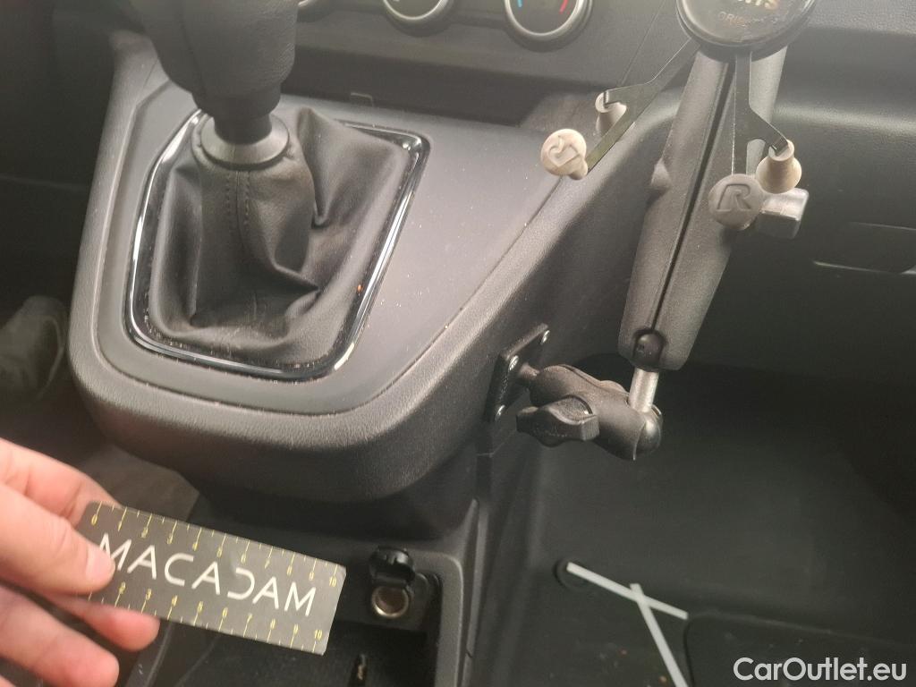  Renault  Kangoo RENAULT  / 2021 / 4P / Fourgonnette GD CONFORT - BLUE DCI 95 #16