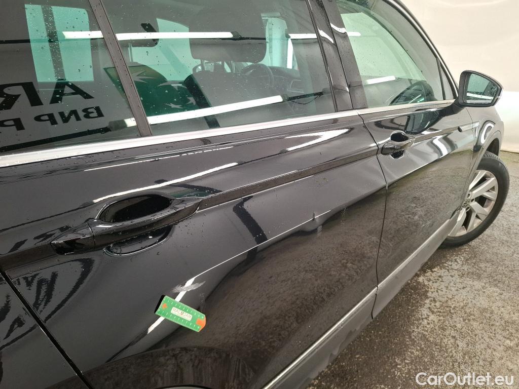  Volkswagen  Tiguan VOLKSWAGEN  / 2020 / 5P / SUV 1.5 TSI 150 DSG7 Elegance Exclusive #1