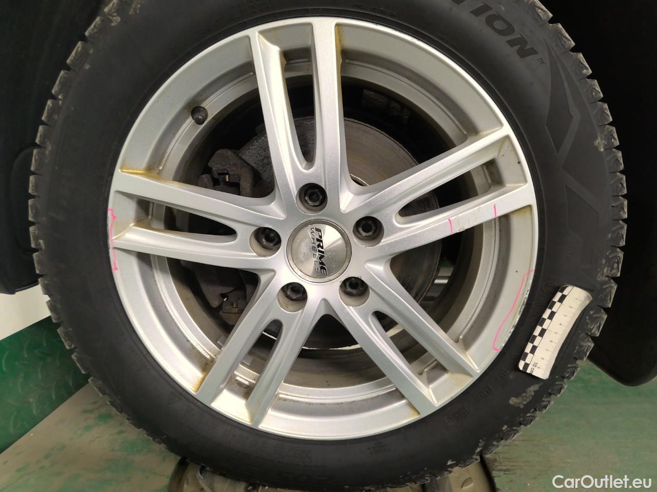  Volkswagen  Caddy  TDI 75 Maxi Aut #7