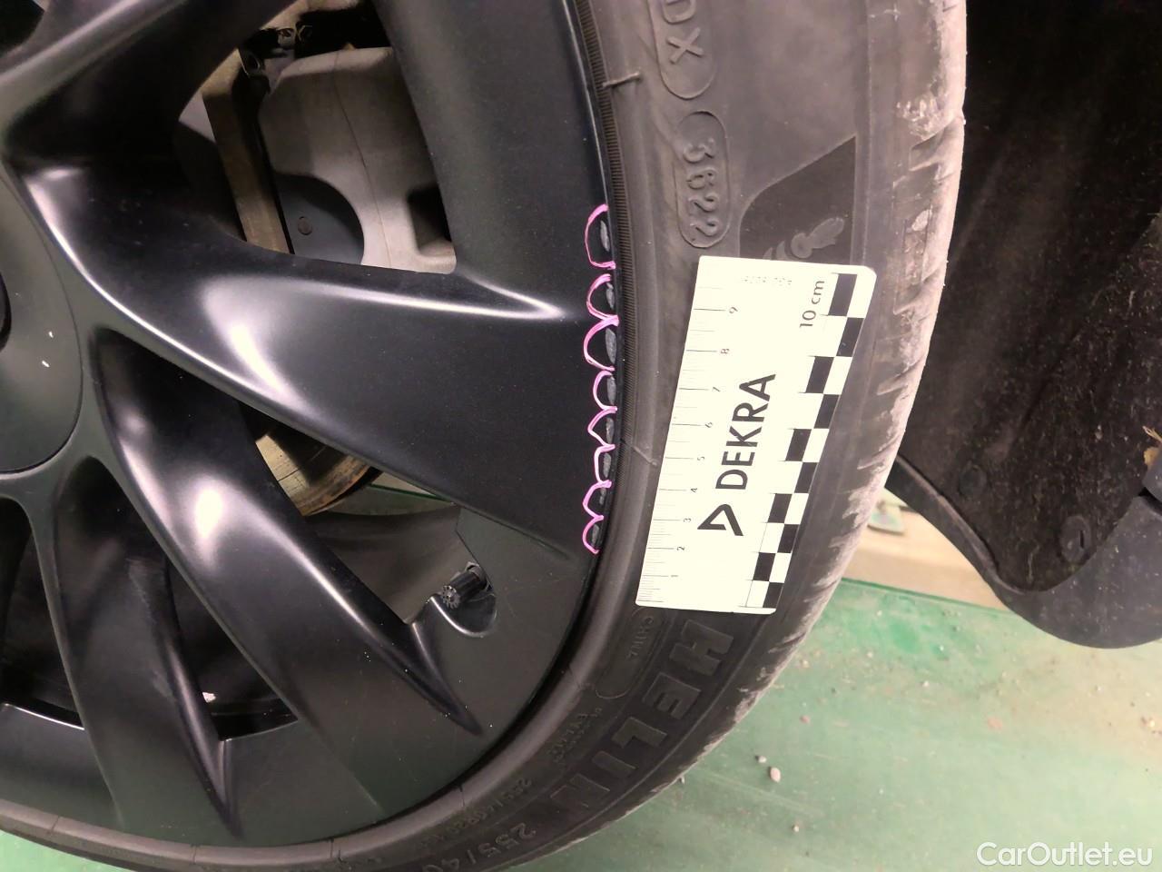  Tesla  Model Y  Long-Range AWD #13