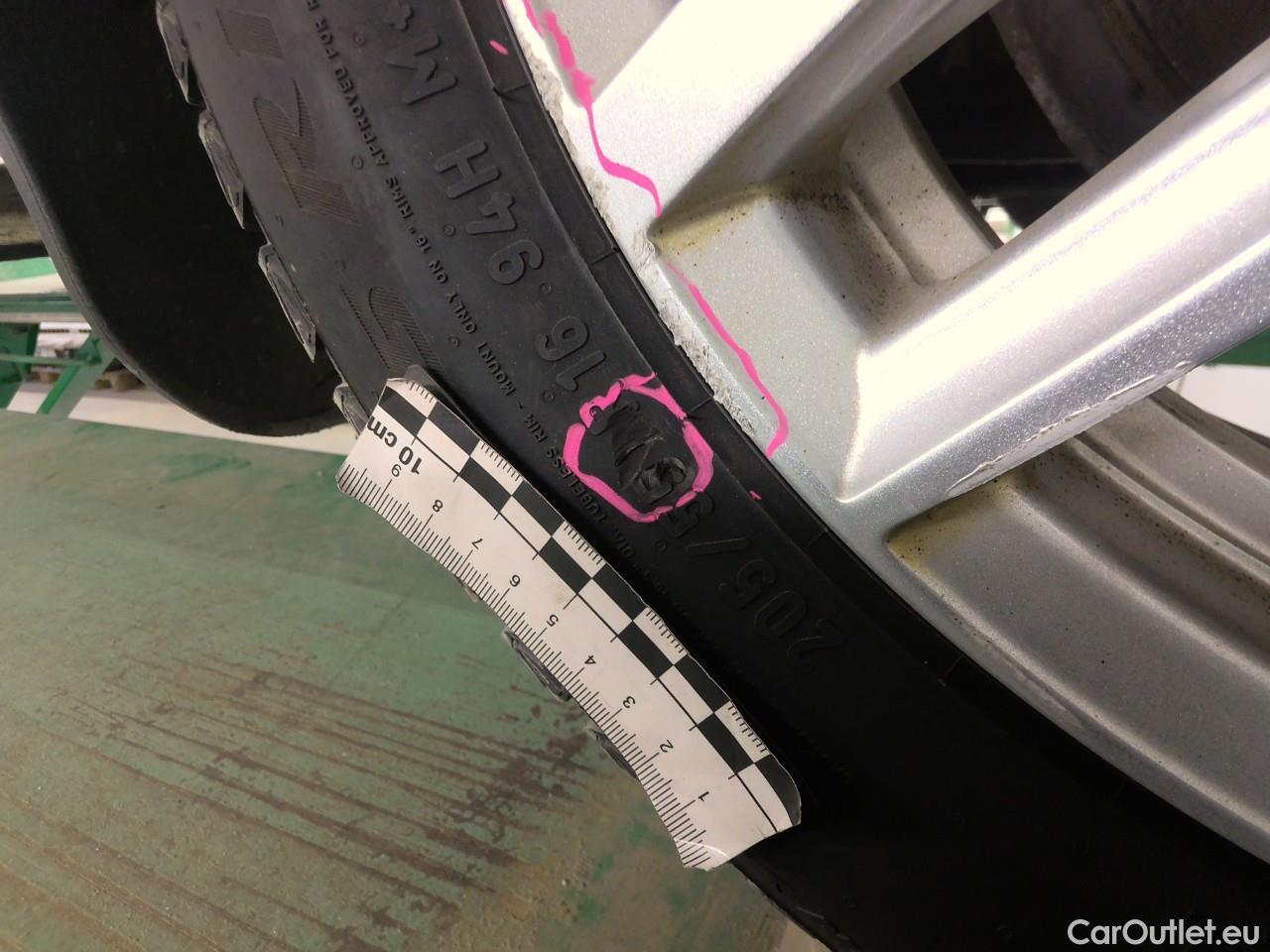  Volkswagen  Caddy  TDI 75 Maxi Aut #3