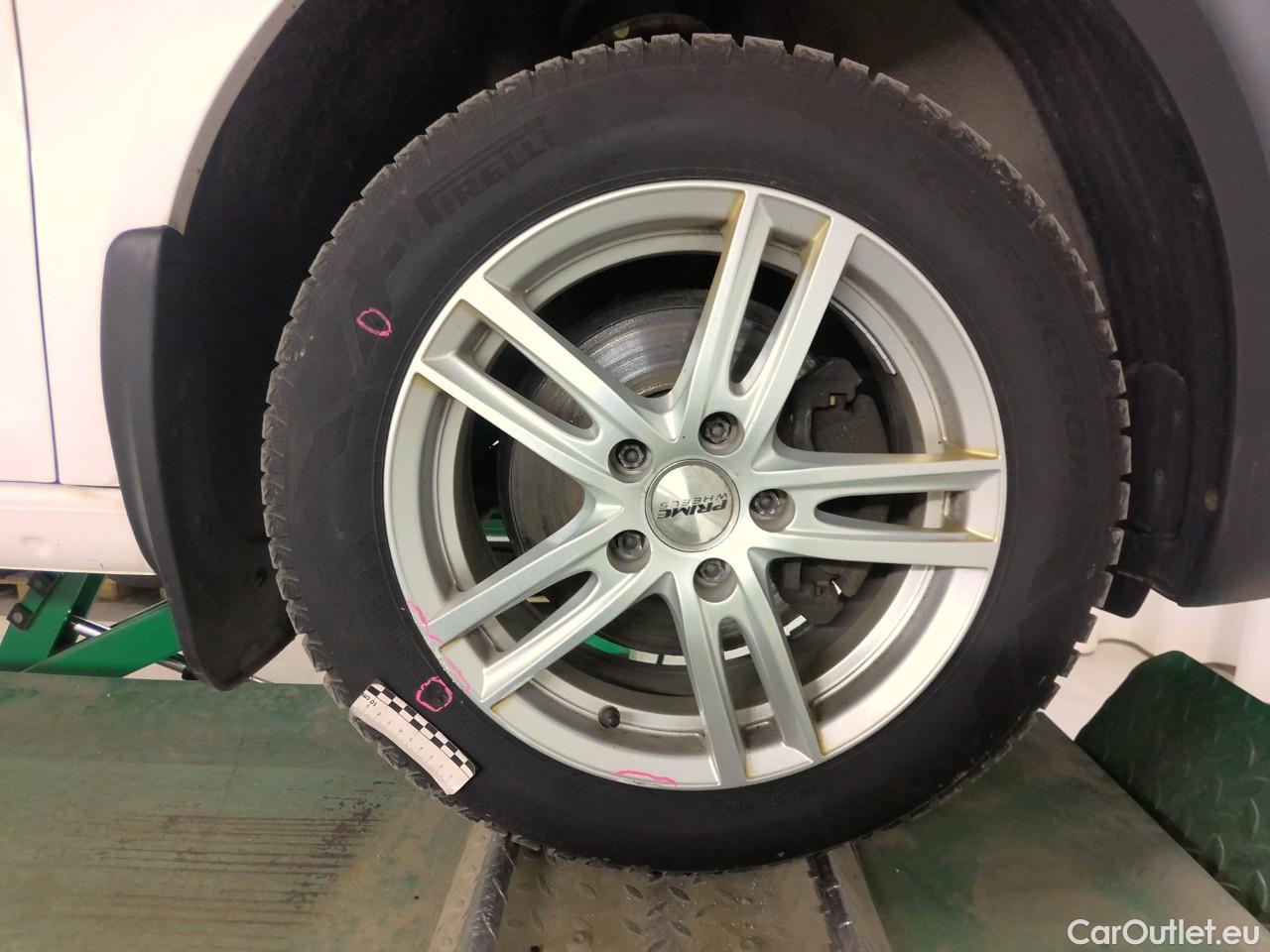  Volkswagen  Caddy  TDI 75 Maxi Aut #4