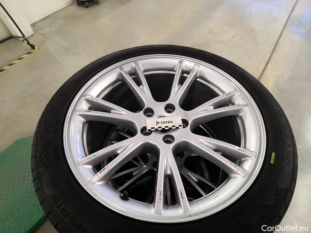  Tesla  Model Y  Long-Range AWD #2