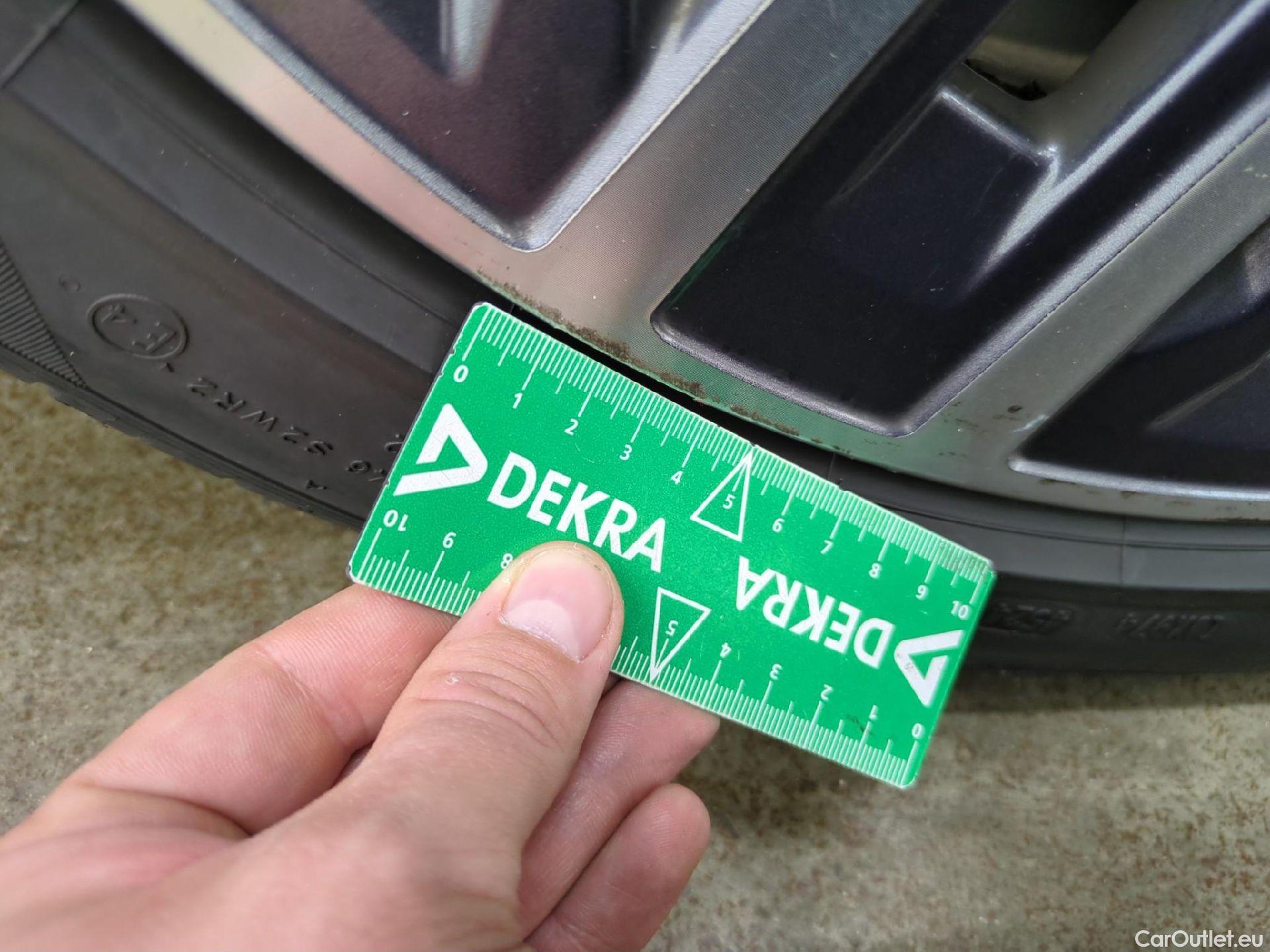  Bmw  Serie 1 BMW Série 1 / 2019 / 5P / Berline 118d BVA8 Business Design #7