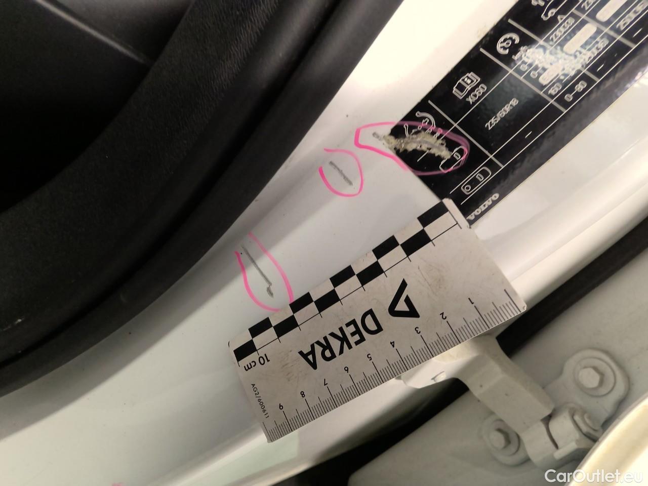  Volvo  XC60  D4 FWD Momentum SE Aut. #19