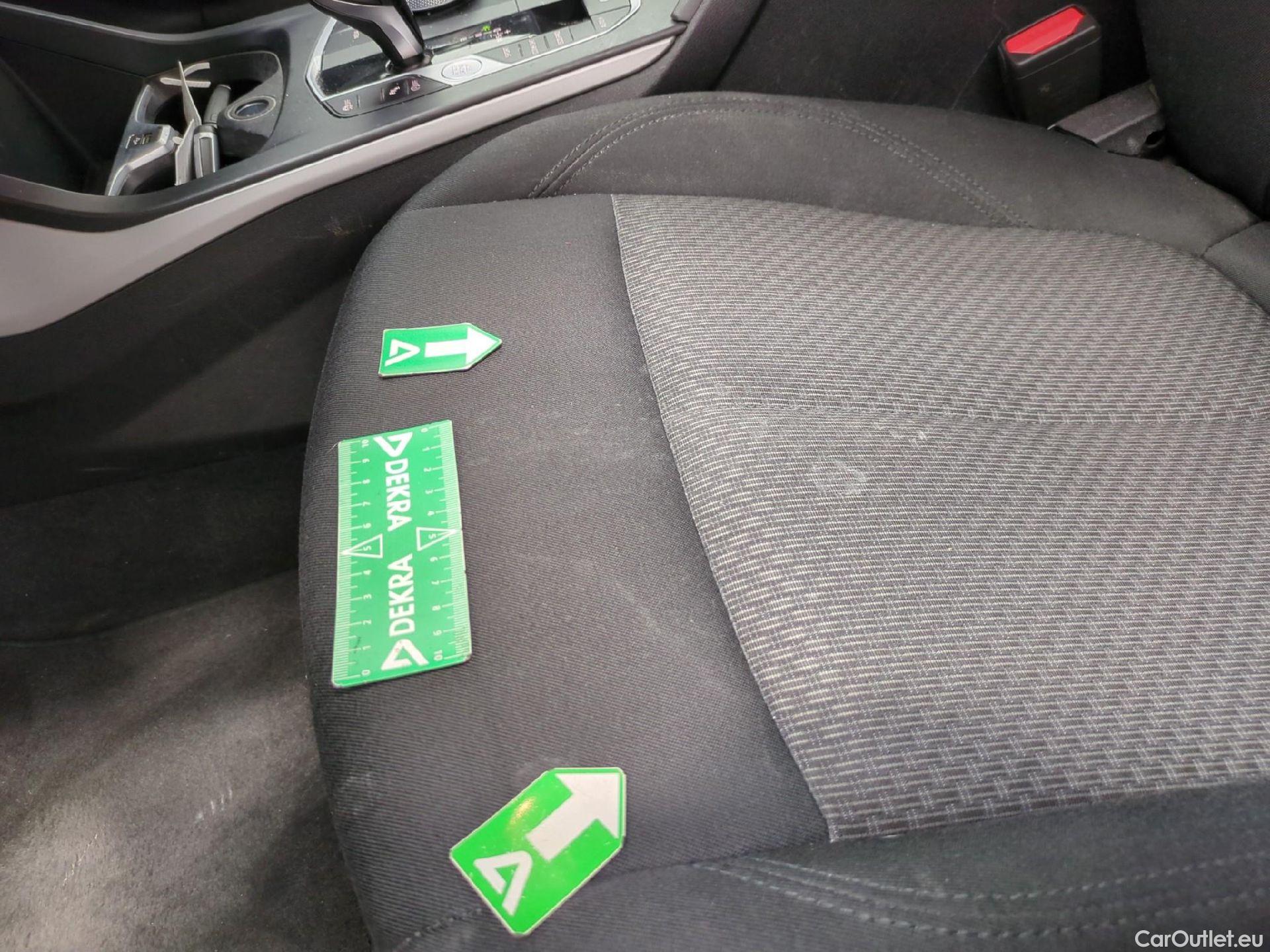  Bmw  Serie 1 BMW Série 1 / 2019 / 5P / Berline 118d BVA8 Business Design #4