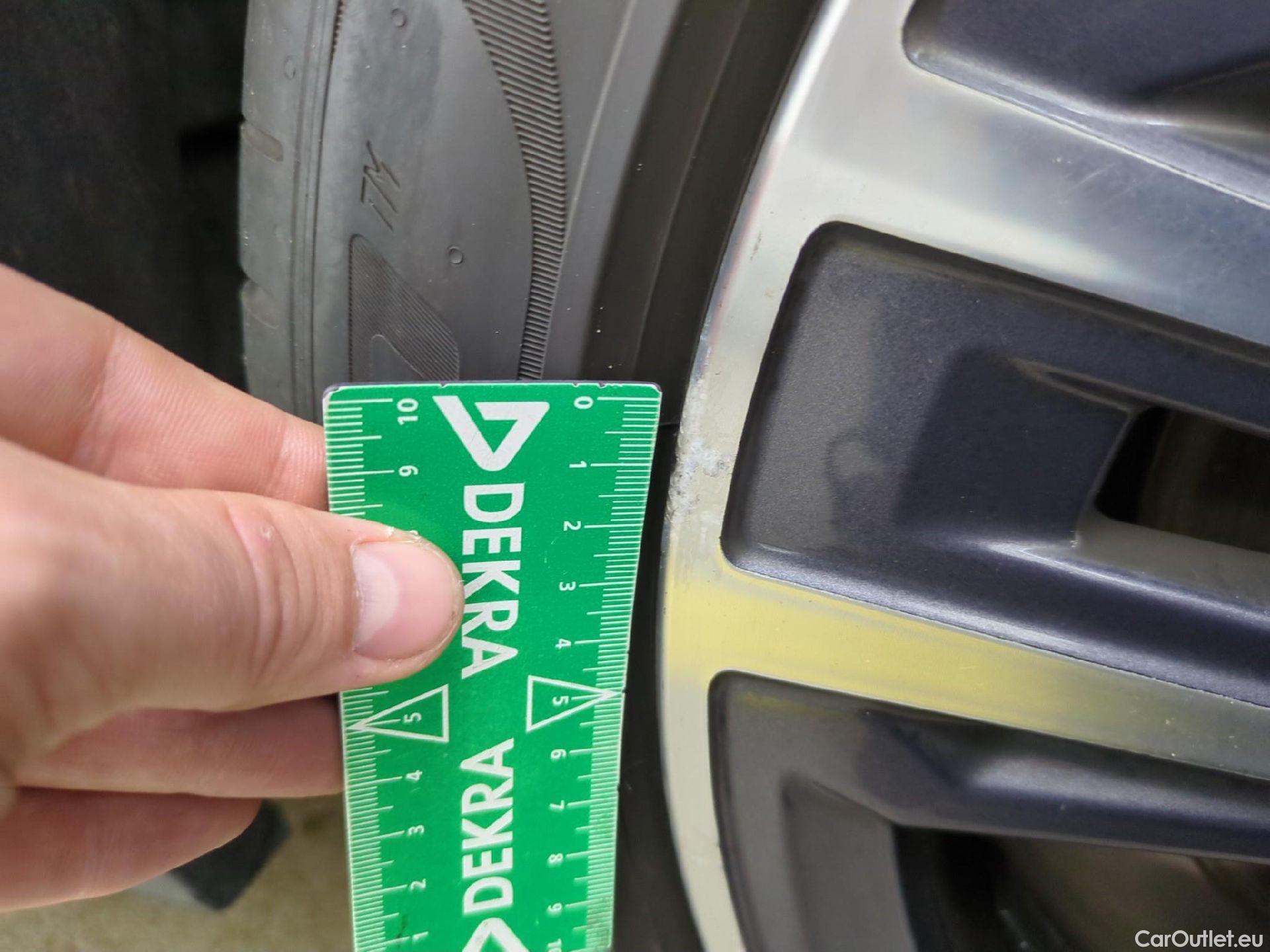  Bmw  Serie 1 BMW Série 1 / 2019 / 5P / Berline 118d BVA8 Business Design #6