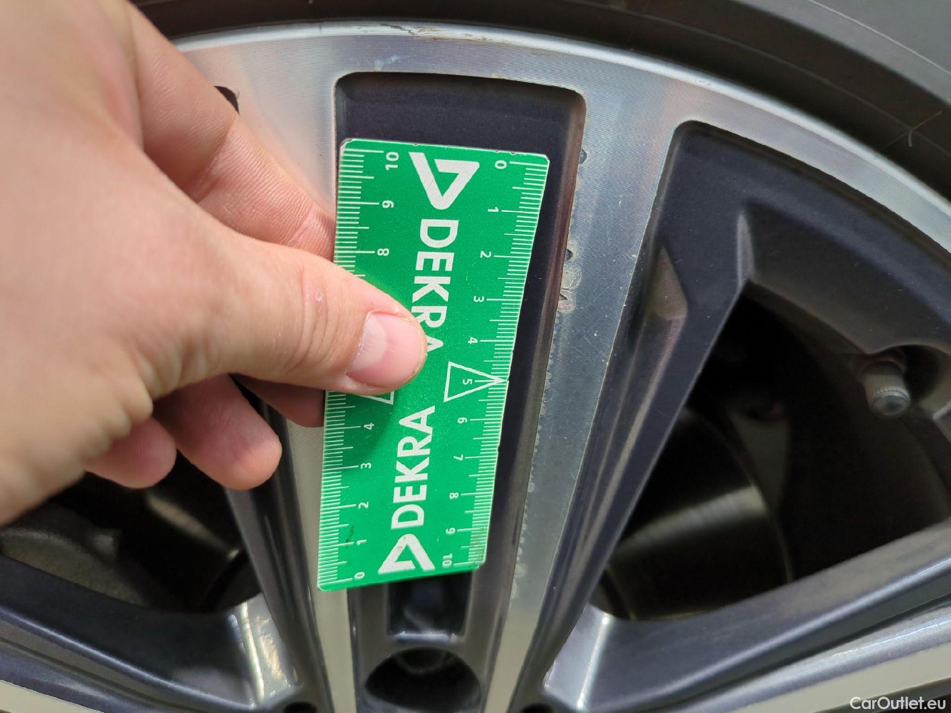  Bmw  Serie 1 BMW Série 1 / 2019 / 5P / Berline 118d BVA8 Business Design #13