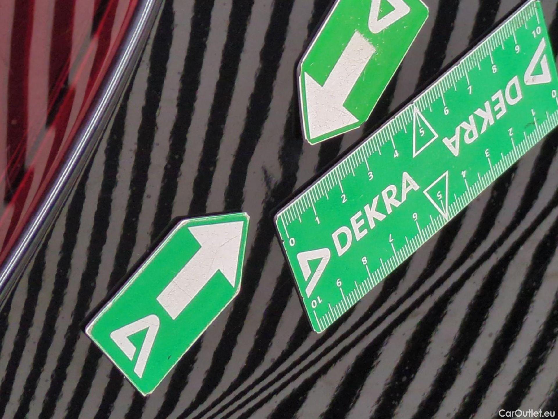  Bmw  Serie 1 BMW Série 1 / 2019 / 5P / Berline 118d BVA8 Business Design #25