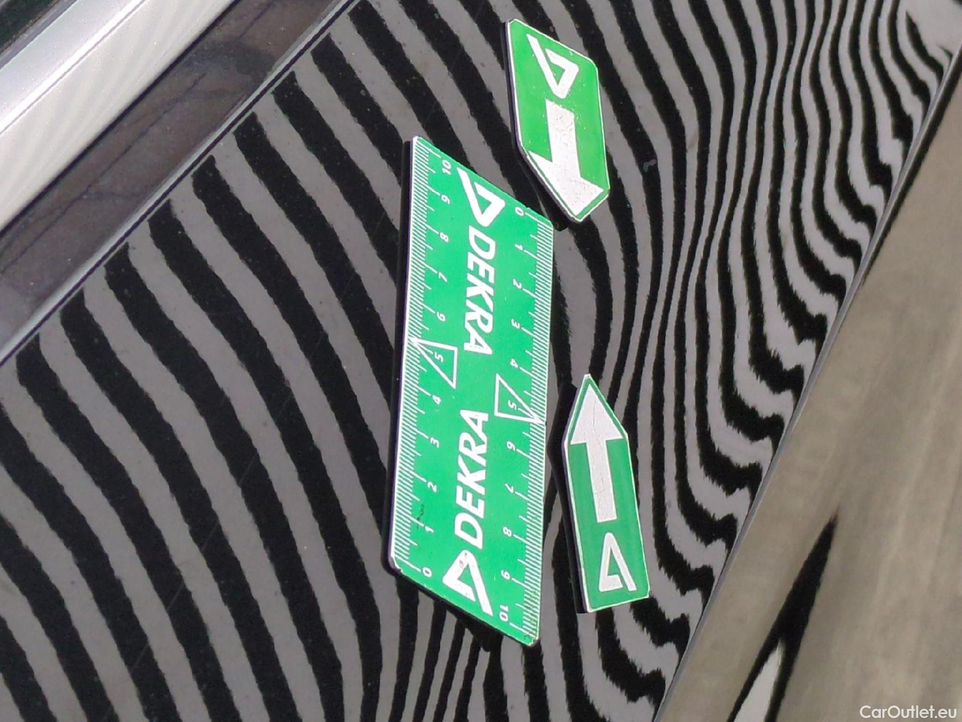  Bmw  Serie 1 BMW Série 1 / 2019 / 5P / Berline 118d BVA8 Business Design #41