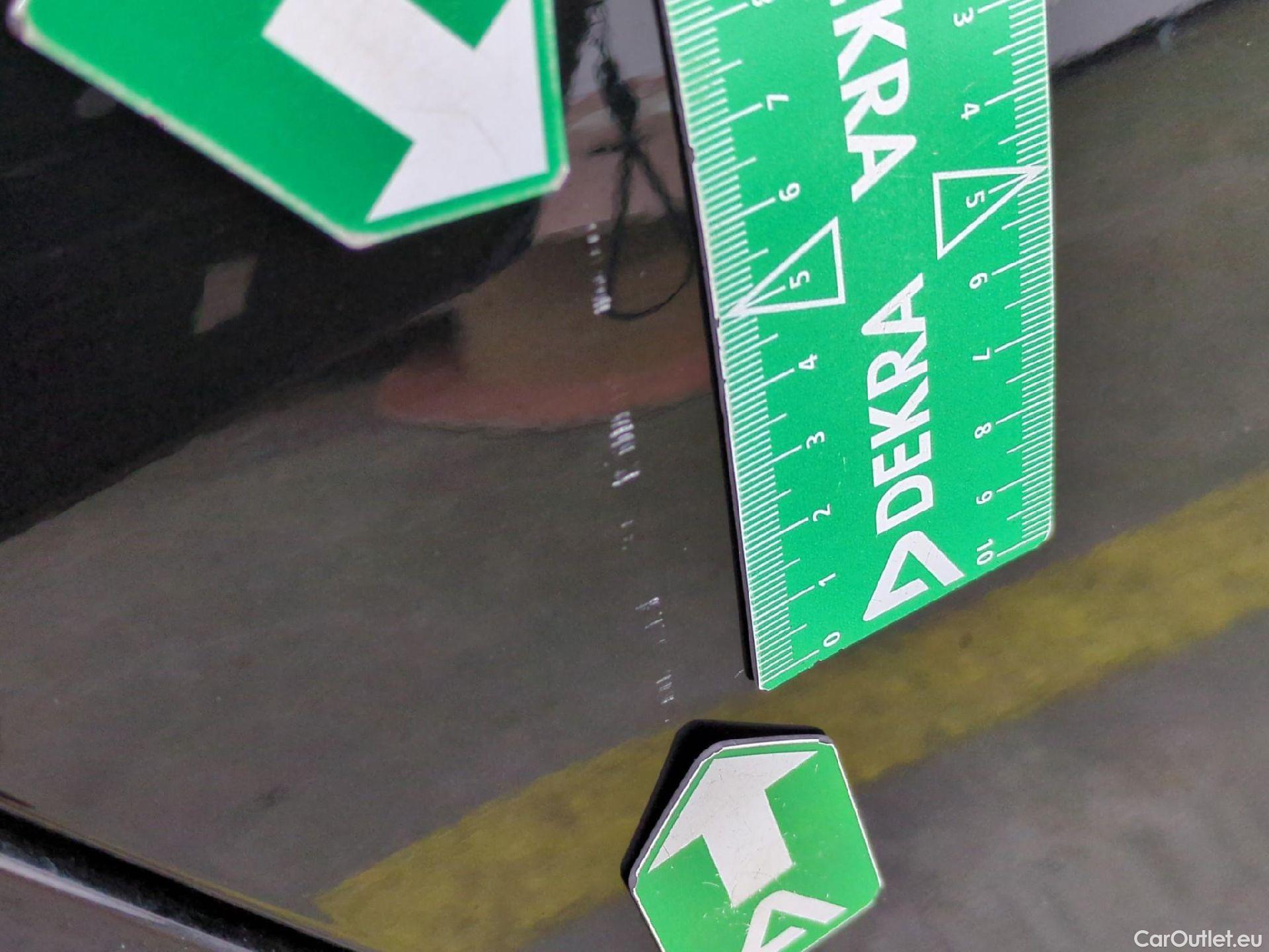  Bmw  Serie 1 BMW Série 1 / 2019 / 5P / Berline 118d BVA8 Business Design #40