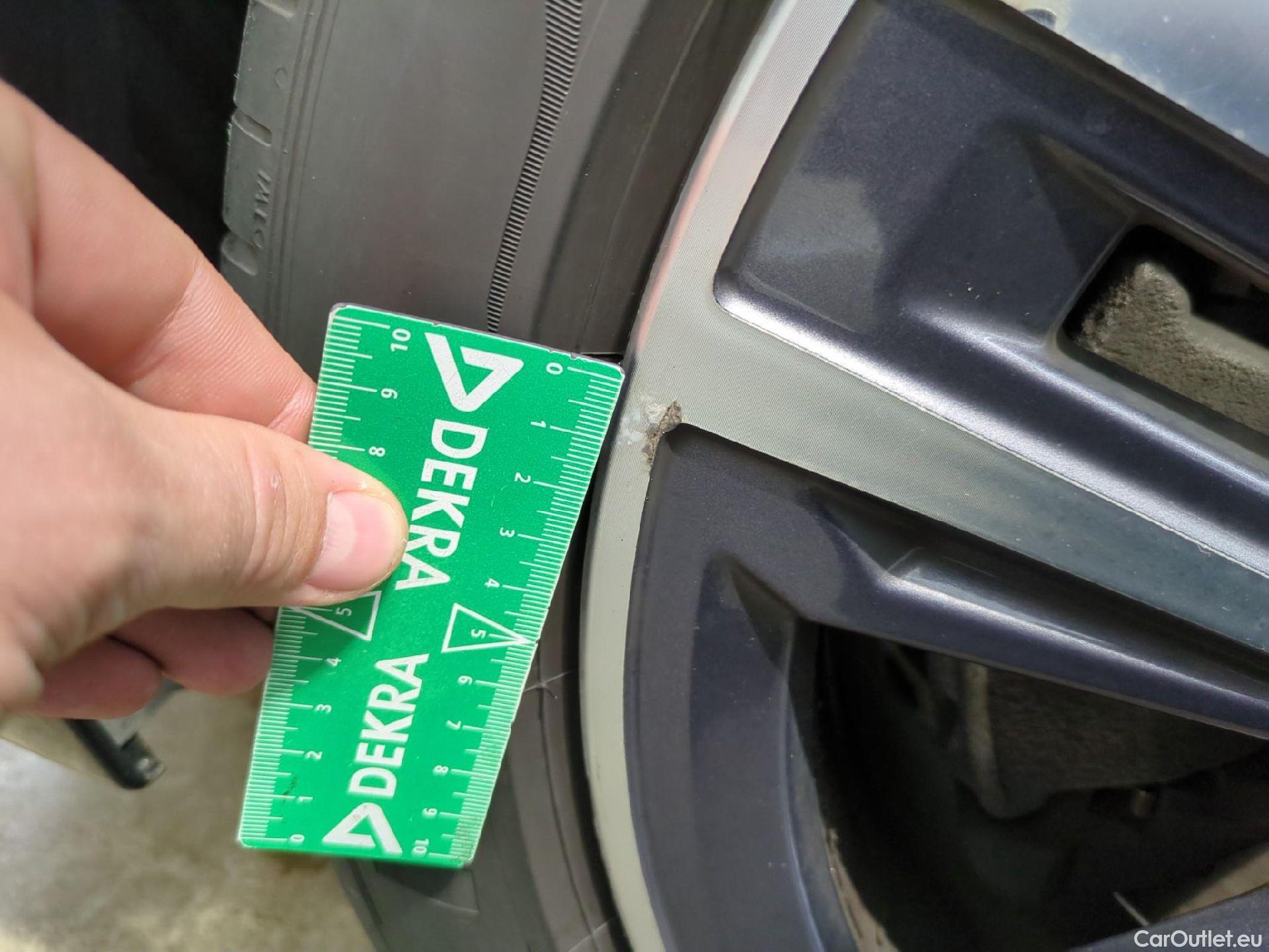  Bmw  Serie 1 BMW Série 1 / 2019 / 5P / Berline 118d BVA8 Business Design #11