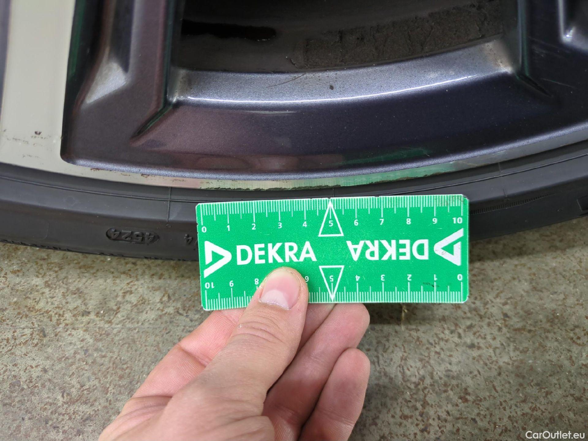  Bmw  Serie 1 BMW Série 1 / 2019 / 5P / Berline 118d BVA8 Business Design #8