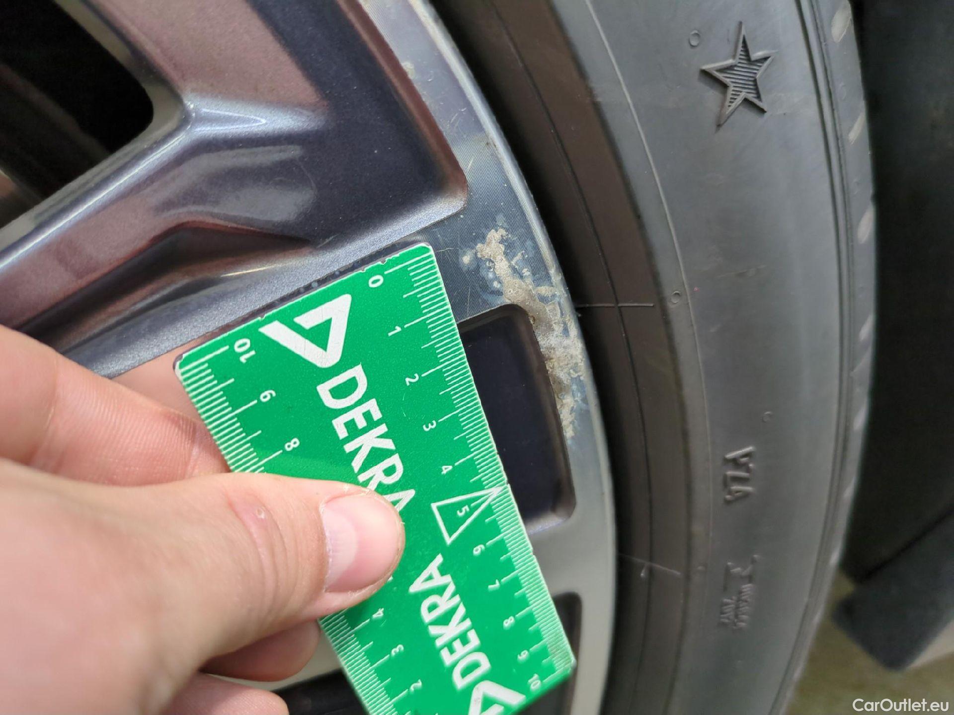  Bmw  Serie 1 BMW Série 1 / 2019 / 5P / Berline 118d BVA8 Business Design #15