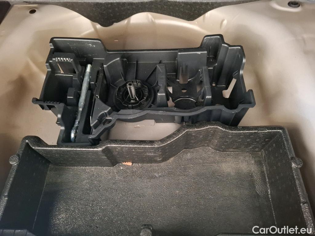  Peugeot  2008  Allure Business 1.5 HDi 130CV BVA8 E6d #38