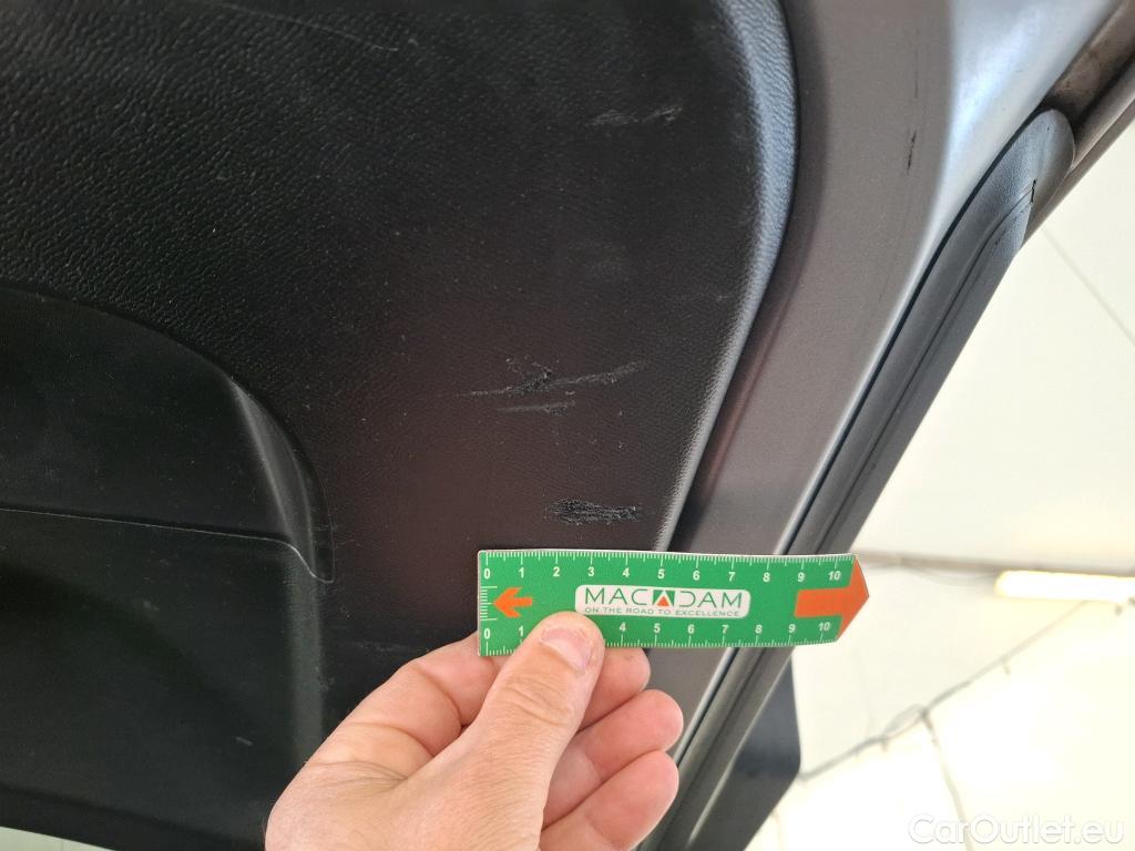  Peugeot  2008  Allure Business 1.5 HDi 130CV BVA8 E6d #26