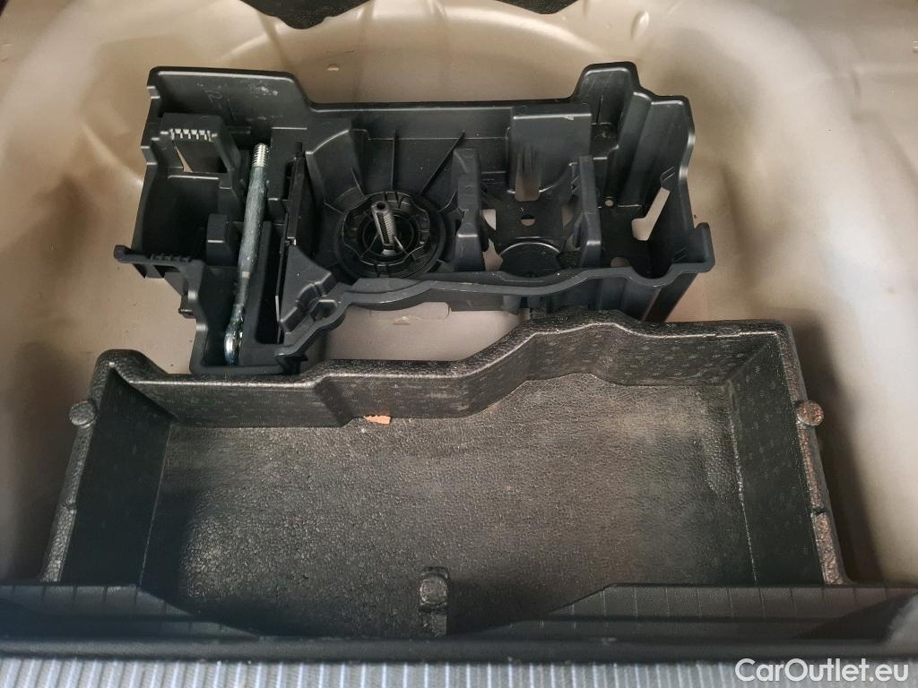  Peugeot  2008  Allure Business 1.5 HDi 130CV BVA8 E6d #54