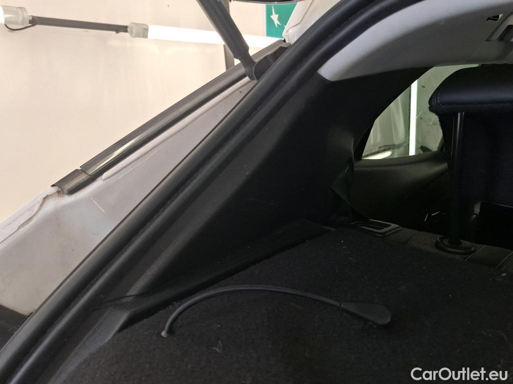  Peugeot  2008  Allure 1.5 HDi 130CV BVA8 E6d #22