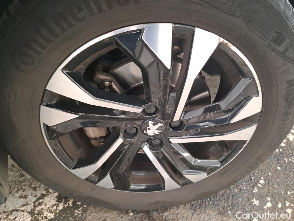  Peugeot  2008  Allure 1.5 HDi 130CV BVA8 E6d #40