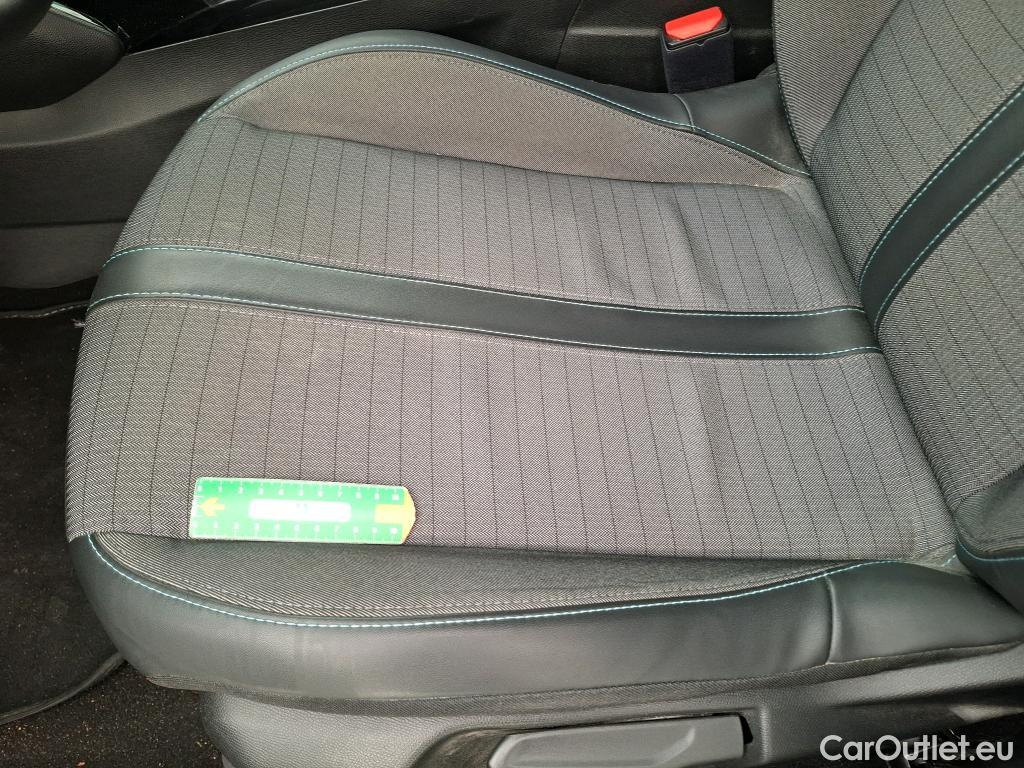  Peugeot  2008  Allure Pack 1.5 HDi 130CV BVA8 E6d #17