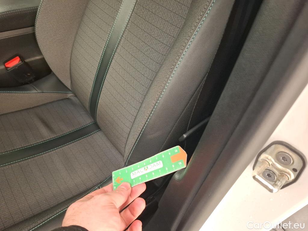  Peugeot  2008  Allure 1.5 HDi 130CV BVA8 E6d #35