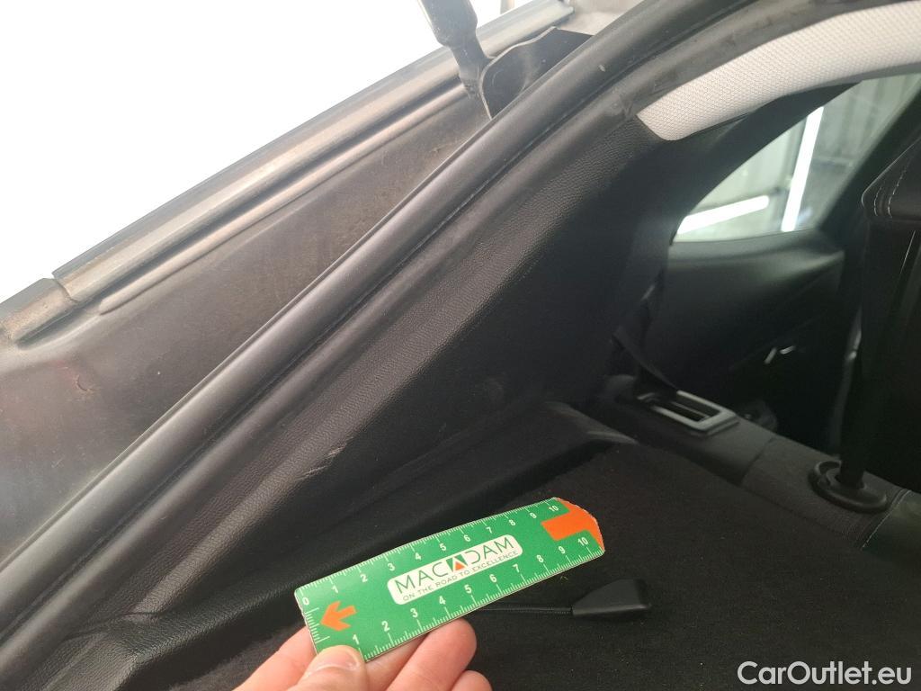  Peugeot  2008  Allure Pack 1.5 HDi 130CV BVA8 E6d #10