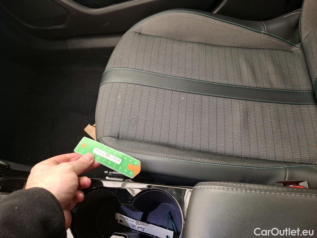  Peugeot  2008  Allure 1.5 HDi 130CV BVA8 E6d #36