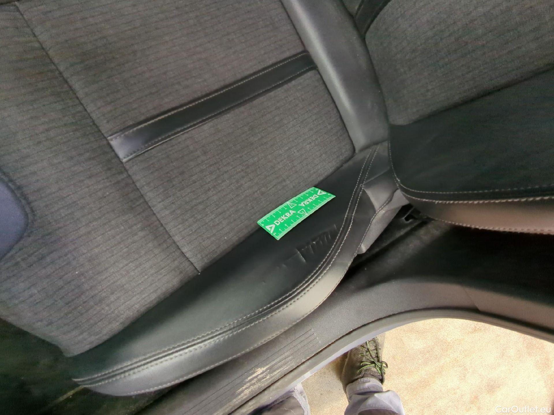  Peugeot  508 PEUGEOT  SW / 2018 / 5P / Break BlueHDi 130 S&S EAT8 Allure Pack #19