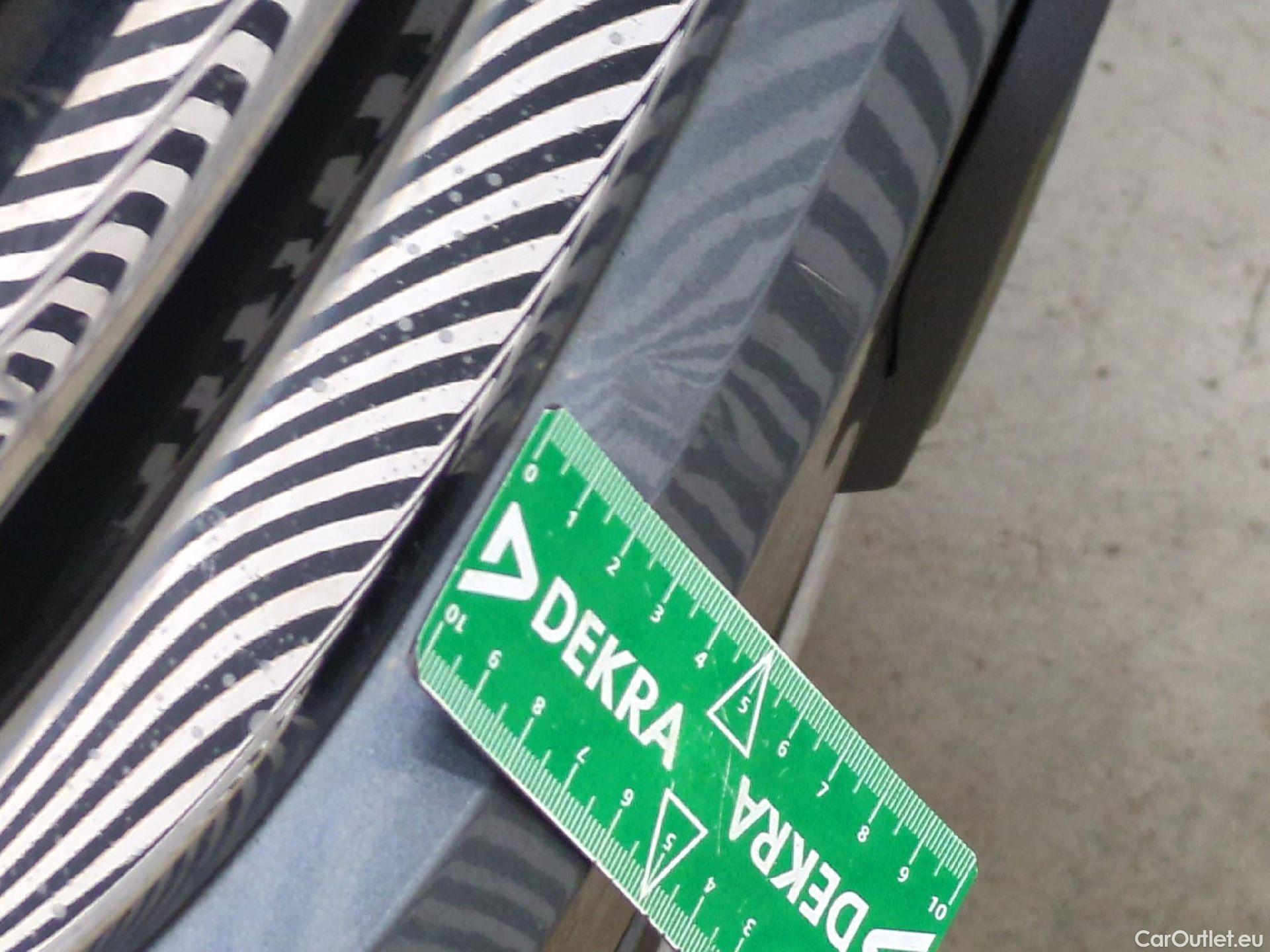  Volkswagen  Tiguan VOLKSWAGEN  Allspace / 2021 / 5P / SUV 2.0 TDI 150 DSG7 R-Line #35