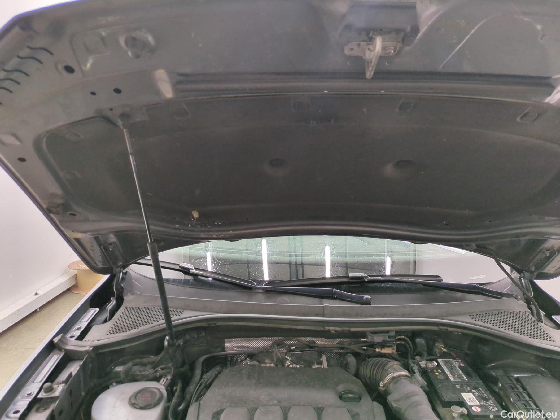  Volkswagen  Tiguan VOLKSWAGEN  Allspace / 2021 / 5P / SUV 2.0 TDI 150 DSG7 R-Line #4