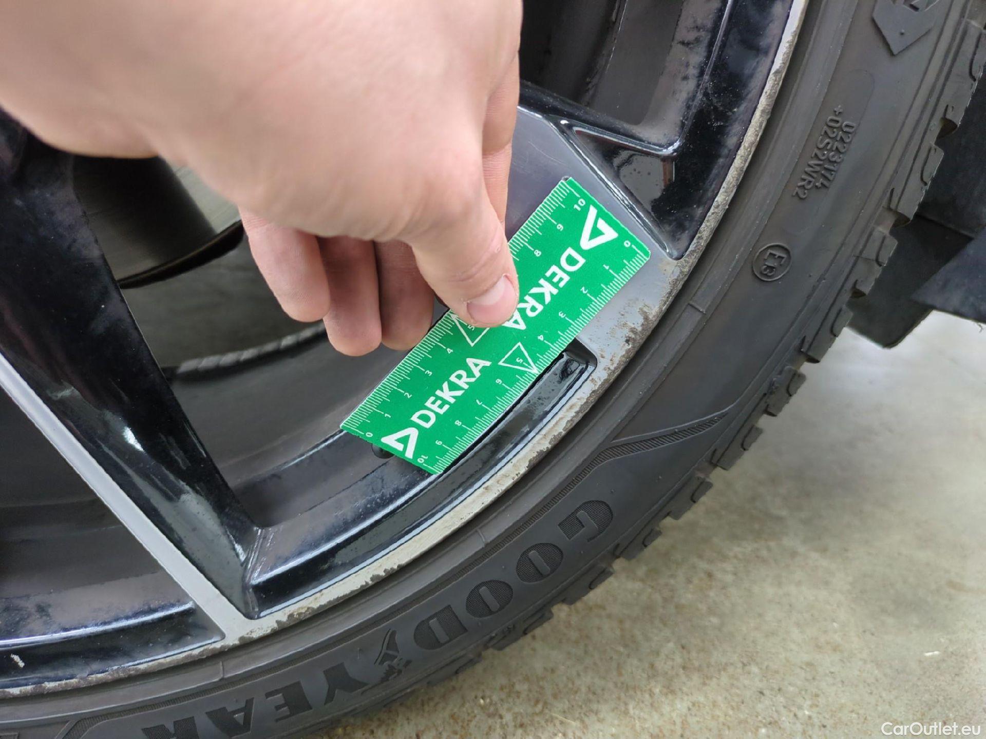  Volkswagen  Tiguan VOLKSWAGEN  Allspace / 2021 / 5P / SUV 2.0 TDI 150 DSG7 R-Line #10