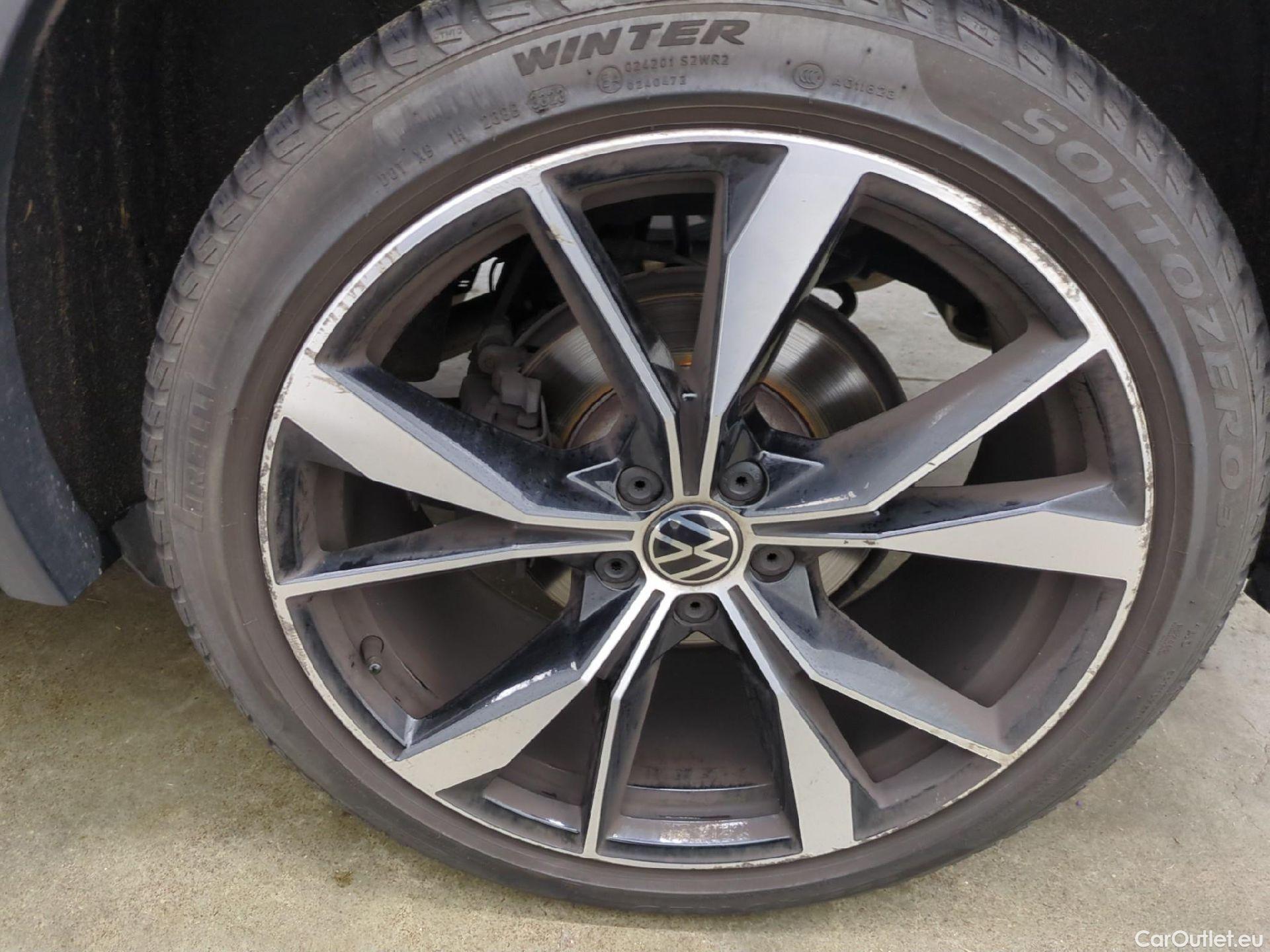  Volkswagen  Tiguan VOLKSWAGEN  Allspace / 2021 / 5P / SUV 2.0 TDI 150 DSG7 R-Line #24