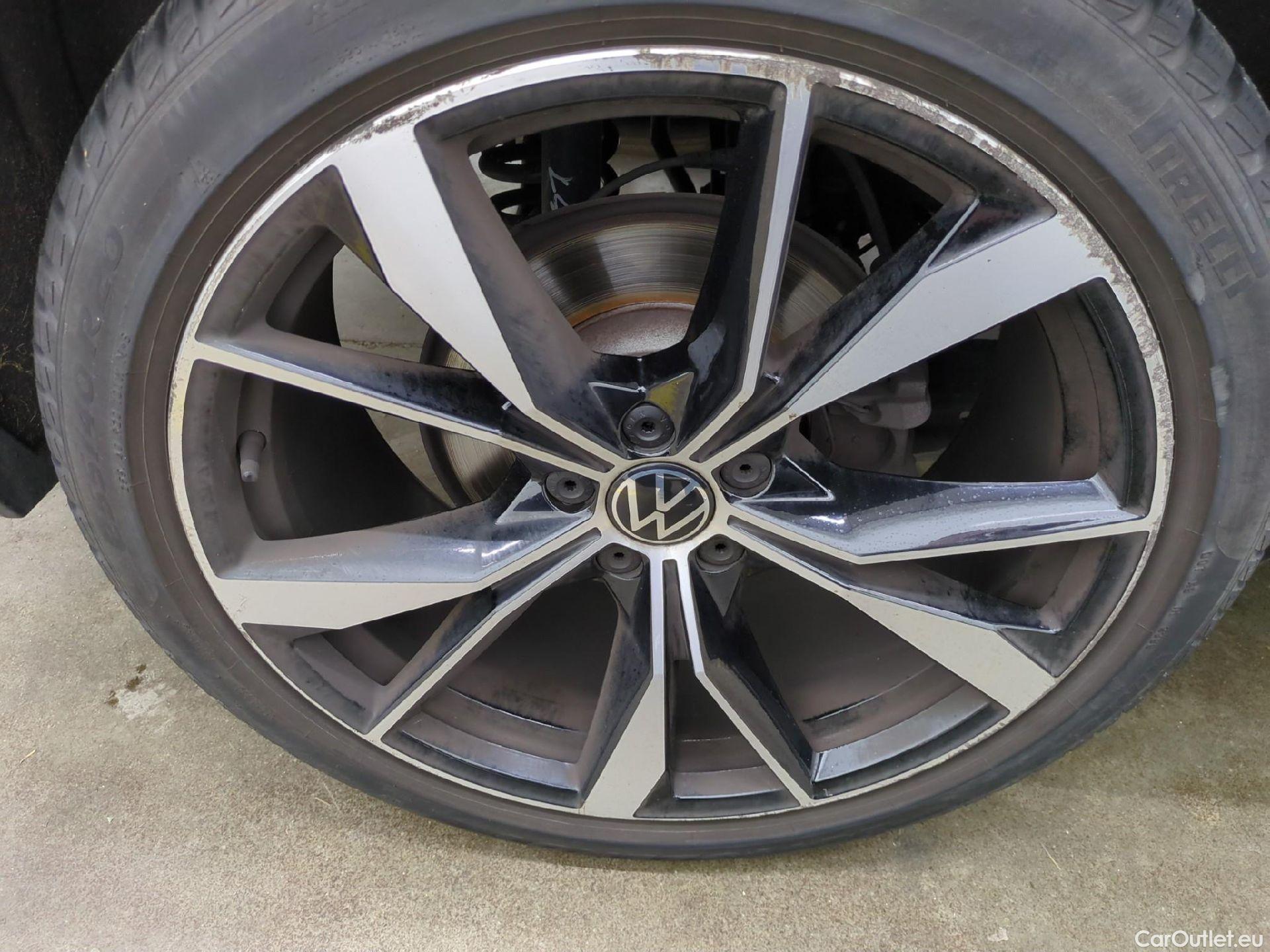  Volkswagen  Tiguan VOLKSWAGEN  Allspace / 2021 / 5P / SUV 2.0 TDI 150 DSG7 R-Line #30