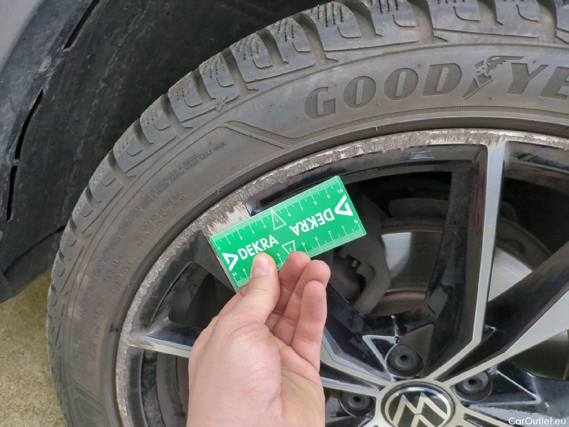  Volkswagen  Tiguan VOLKSWAGEN  Allspace / 2021 / 5P / SUV 2.0 TDI 150 DSG7 R-Line #19