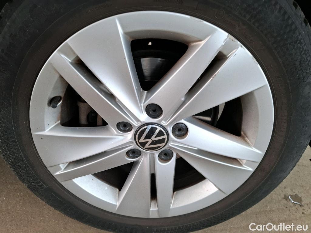  Volkswagen  Golf  VOLKSWAGEN / 2020 / 5P / Berline 1.5 eTSI OPF 150 DSG7 Life 1st #28