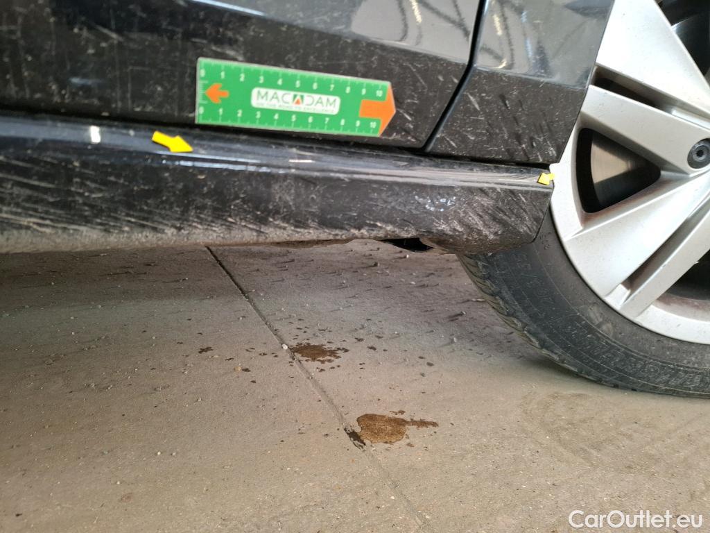  Volkswagen  Golf  VOLKSWAGEN / 2020 / 5P / Berline 1.5 eTSI OPF 150 DSG7 Life 1st #5