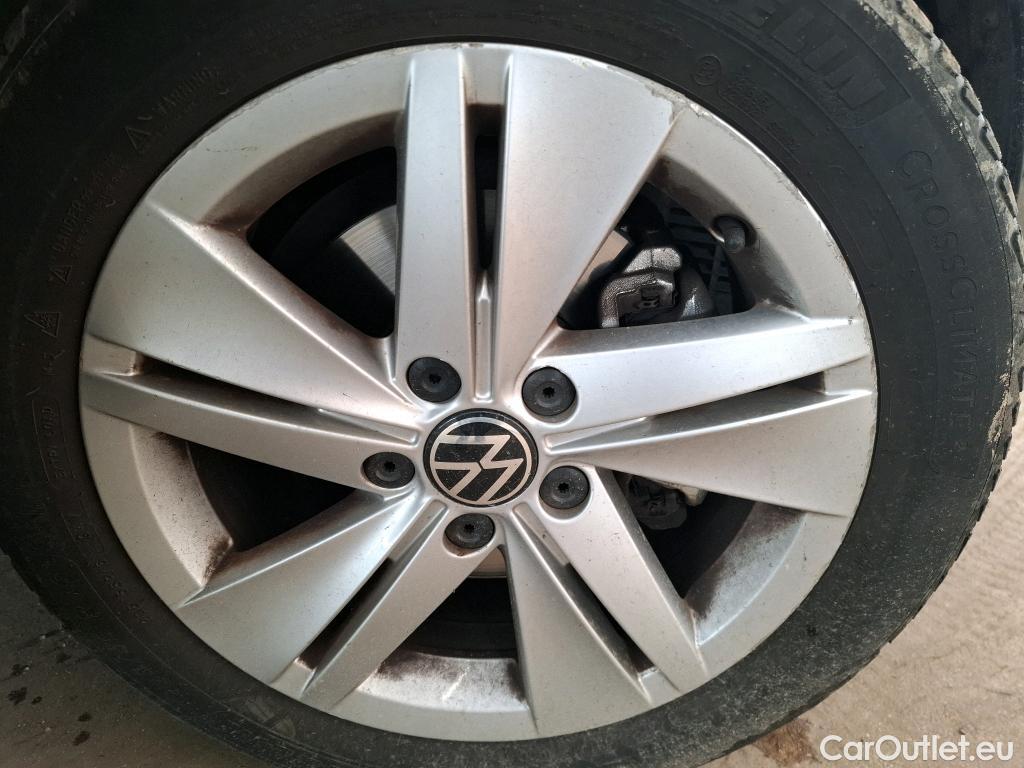  Volkswagen  Golf  VOLKSWAGEN / 2020 / 5P / Berline 1.5 eTSI OPF 150 DSG7 Life 1st #16