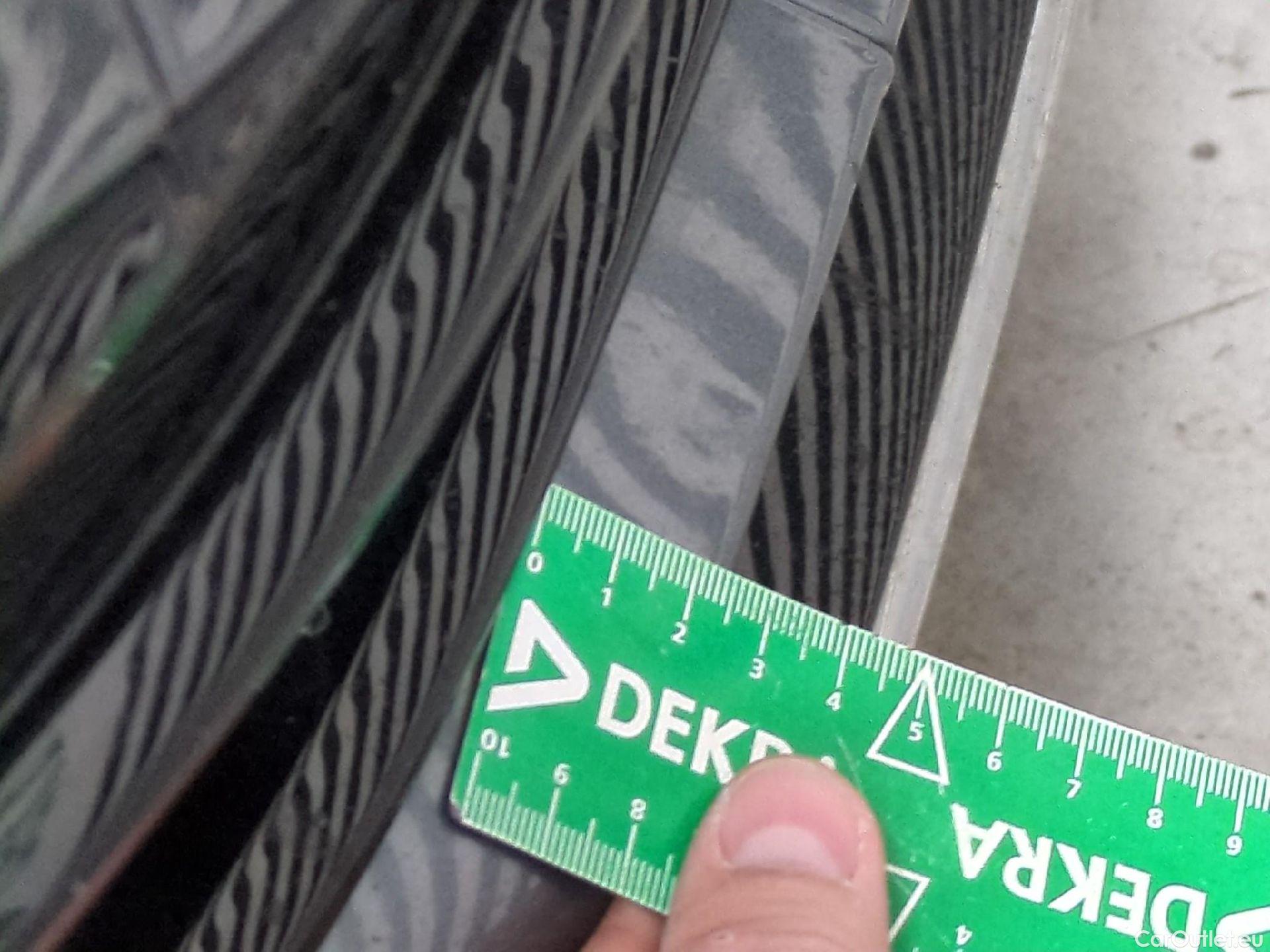  Volkswagen  Tiguan VOLKSWAGEN  Allspace / 2021 / 5P / SUV 2.0 TDI 150 DSG7 R-Line #39