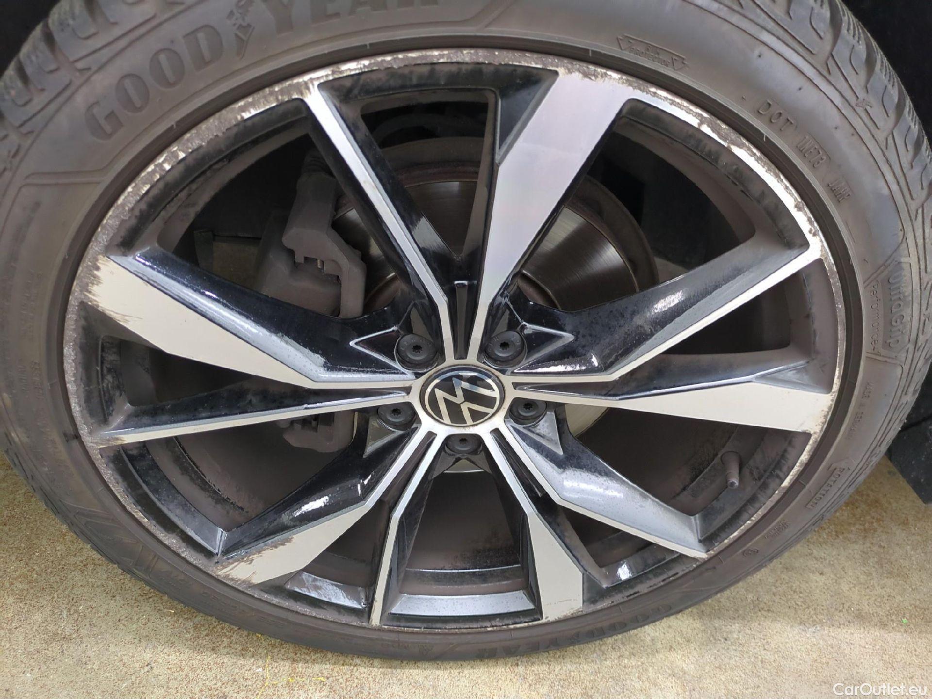  Volkswagen  Tiguan VOLKSWAGEN  Allspace / 2021 / 5P / SUV 2.0 TDI 150 DSG7 R-Line #18