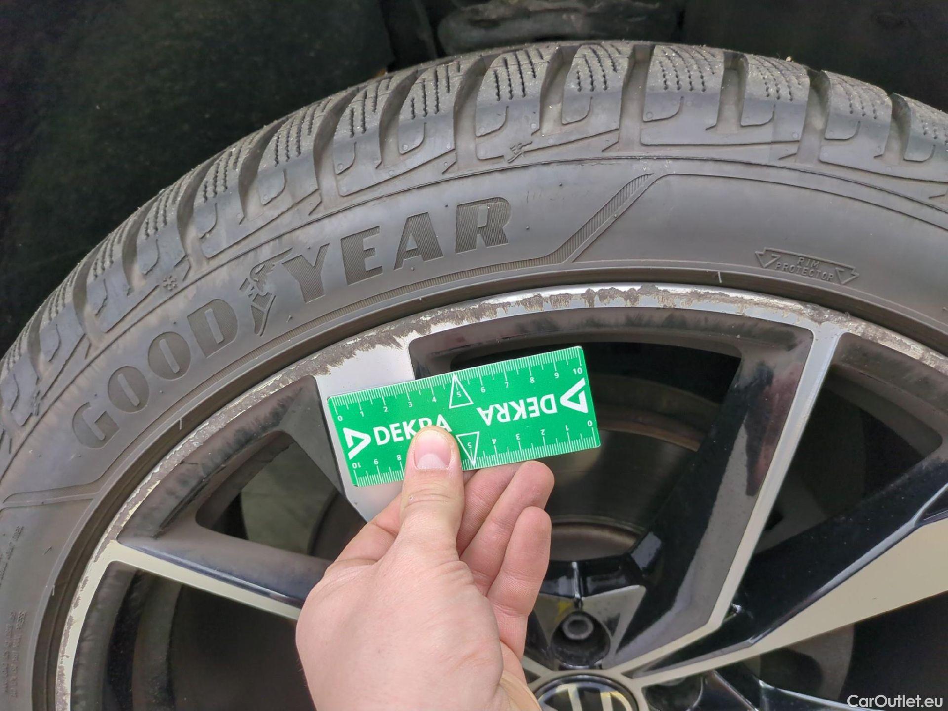  Volkswagen  Tiguan VOLKSWAGEN  Allspace / 2021 / 5P / SUV 2.0 TDI 150 DSG7 R-Line #12