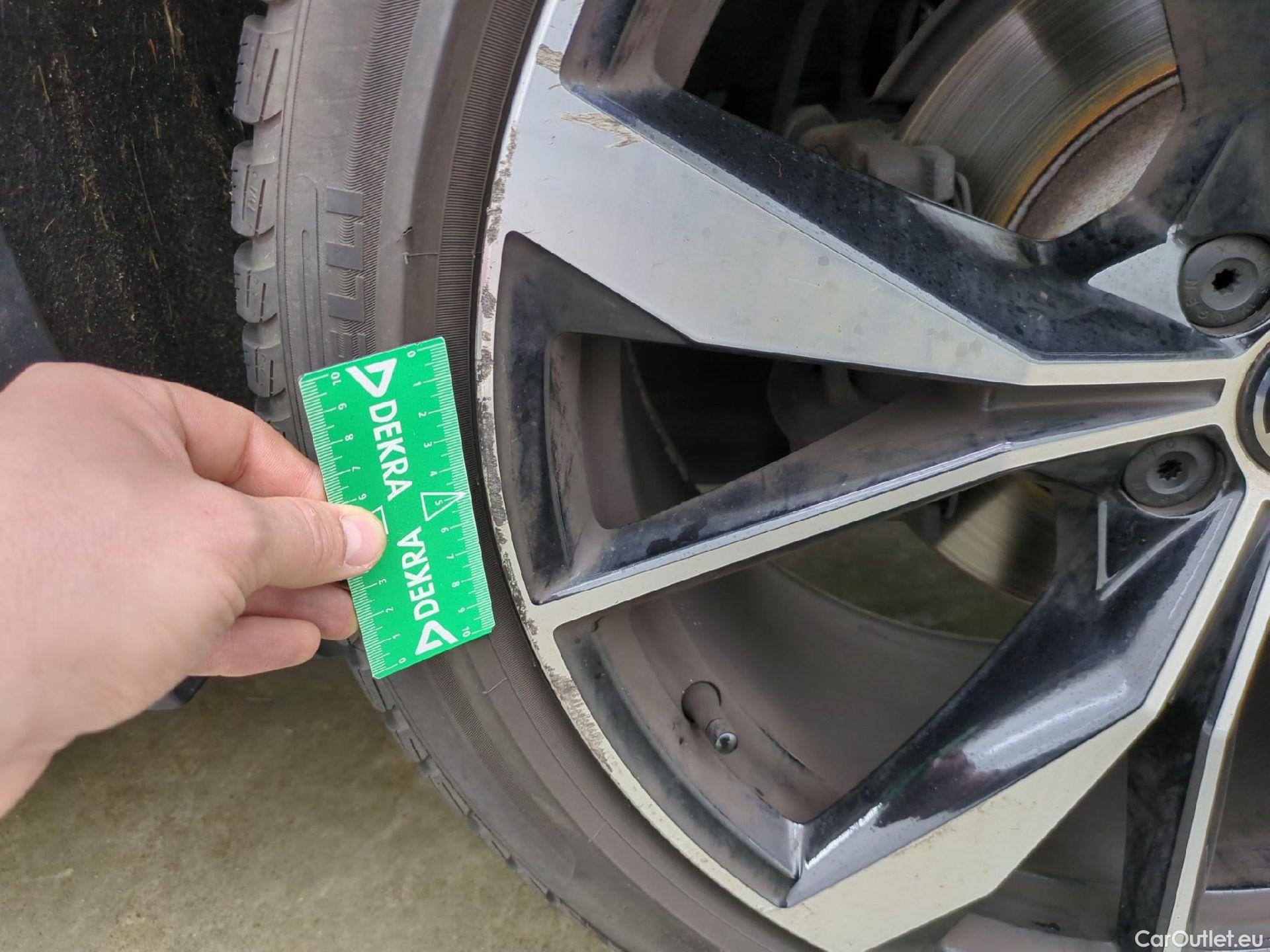  Volkswagen  Tiguan VOLKSWAGEN  Allspace / 2021 / 5P / SUV 2.0 TDI 150 DSG7 R-Line #25