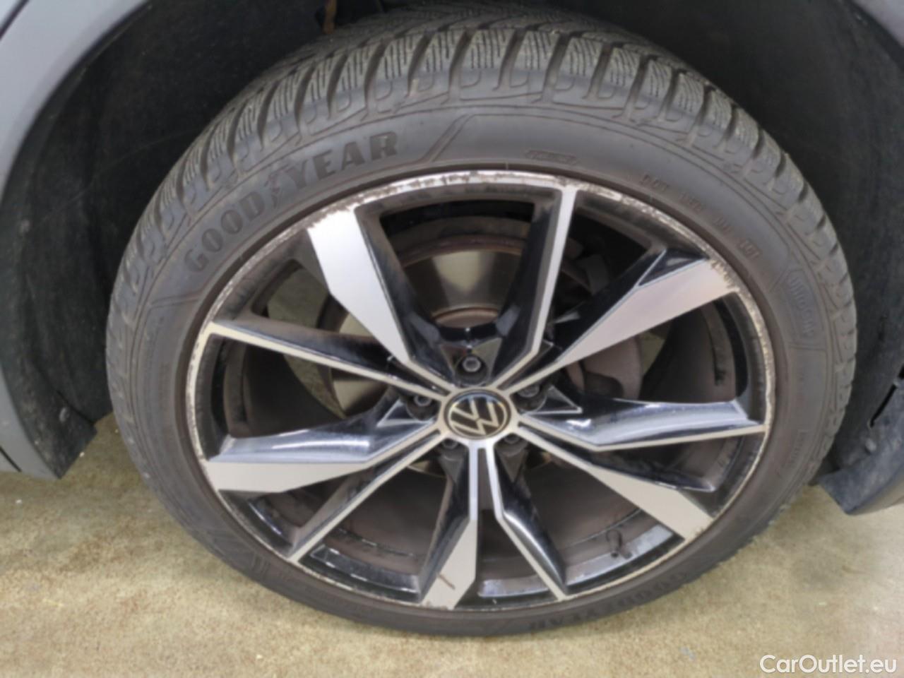  Volkswagen  Tiguan VOLKSWAGEN  Allspace / 2021 / 5P / SUV 2.0 TDI 150 DSG7 R-Line #8