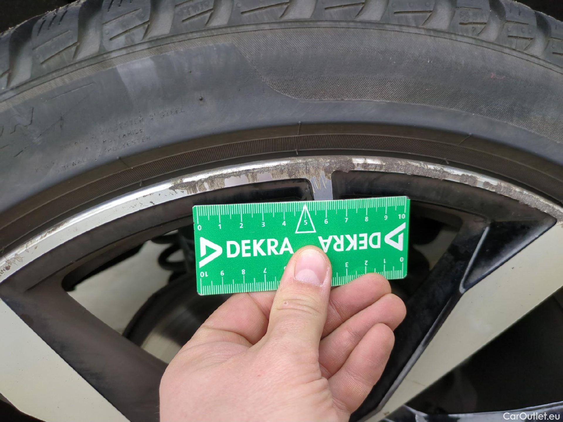  Volkswagen  Tiguan VOLKSWAGEN  Allspace / 2021 / 5P / SUV 2.0 TDI 150 DSG7 R-Line #31