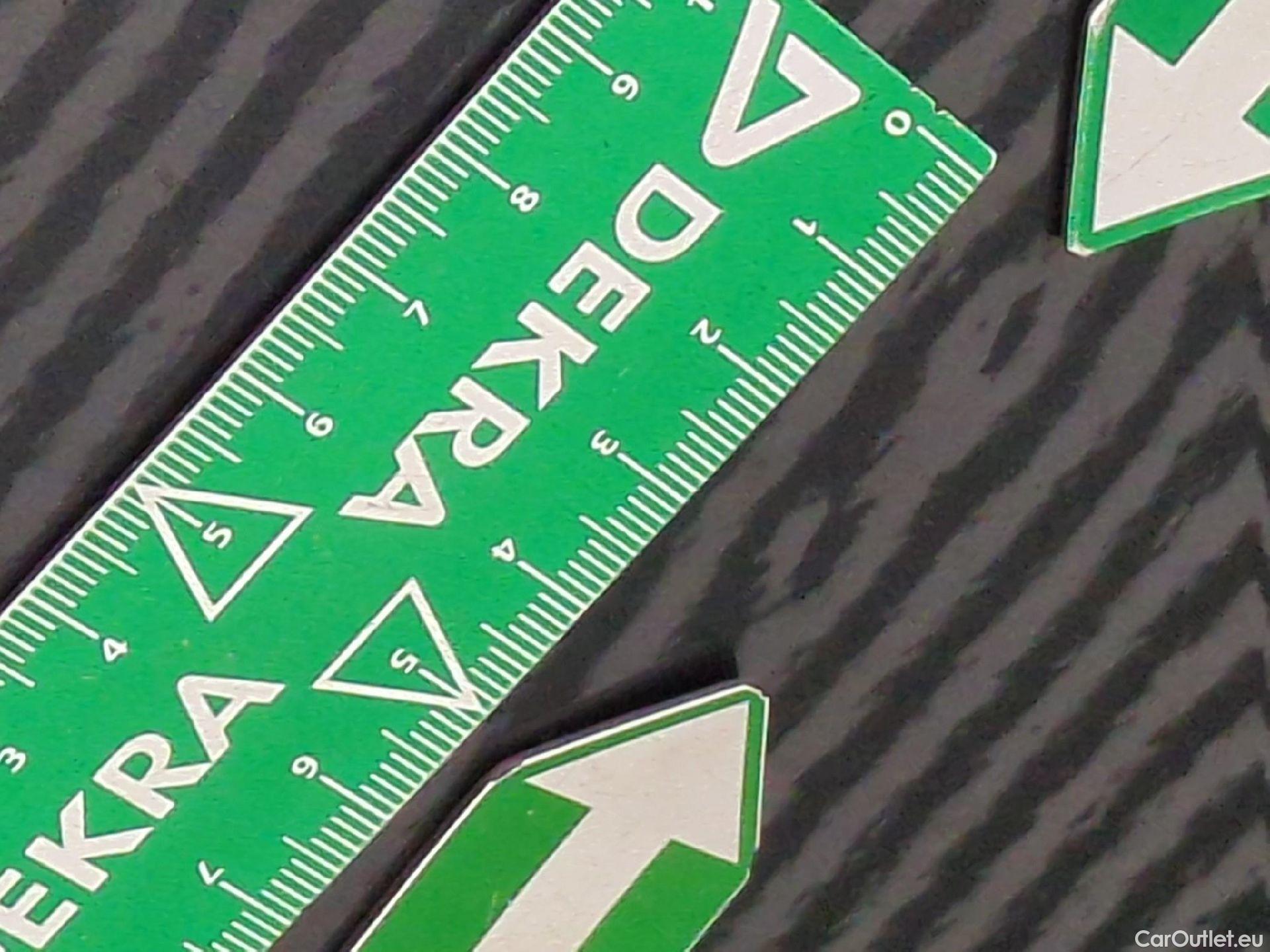  Volkswagen  Tiguan VOLKSWAGEN  Allspace / 2021 / 5P / SUV 2.0 TDI 150 DSG7 R-Line #51