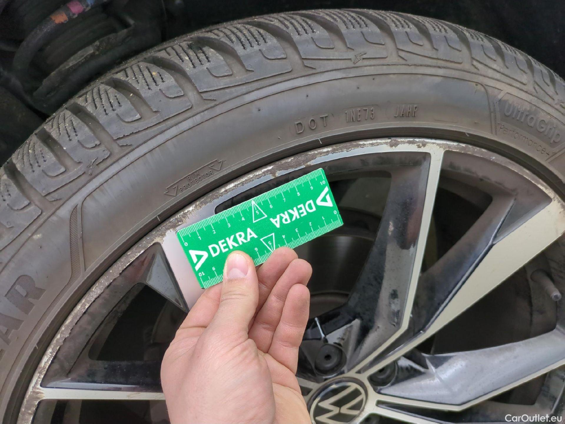  Volkswagen  Tiguan VOLKSWAGEN  Allspace / 2021 / 5P / SUV 2.0 TDI 150 DSG7 R-Line #20