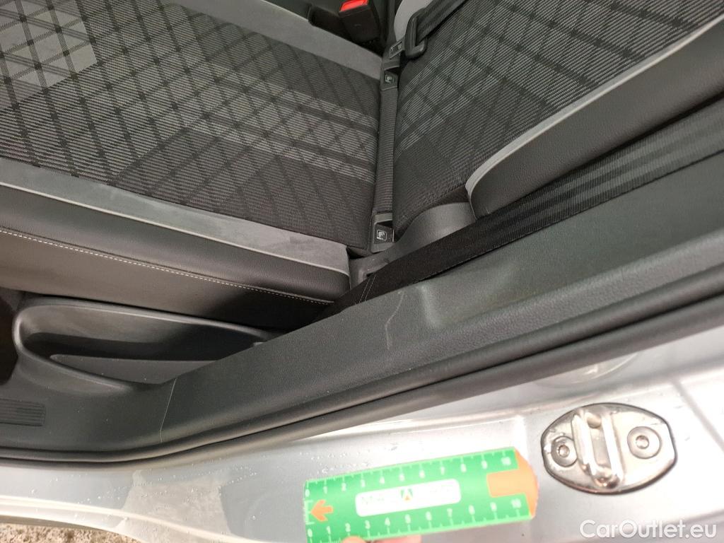  Volkswagen  Tiguan VOLKSWAGEN  / 2020 / 5P / SUV 2.0 TDI 150 DSG7 R-Line #9