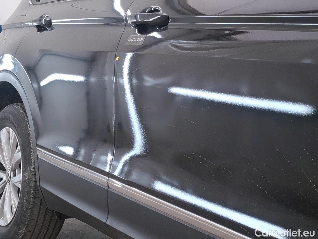  Volkswagen  Tiguan VOLKSWAGEN  / 2020 / 5P / SUV 1.4 eHybrid 245 DSG6 Life #27