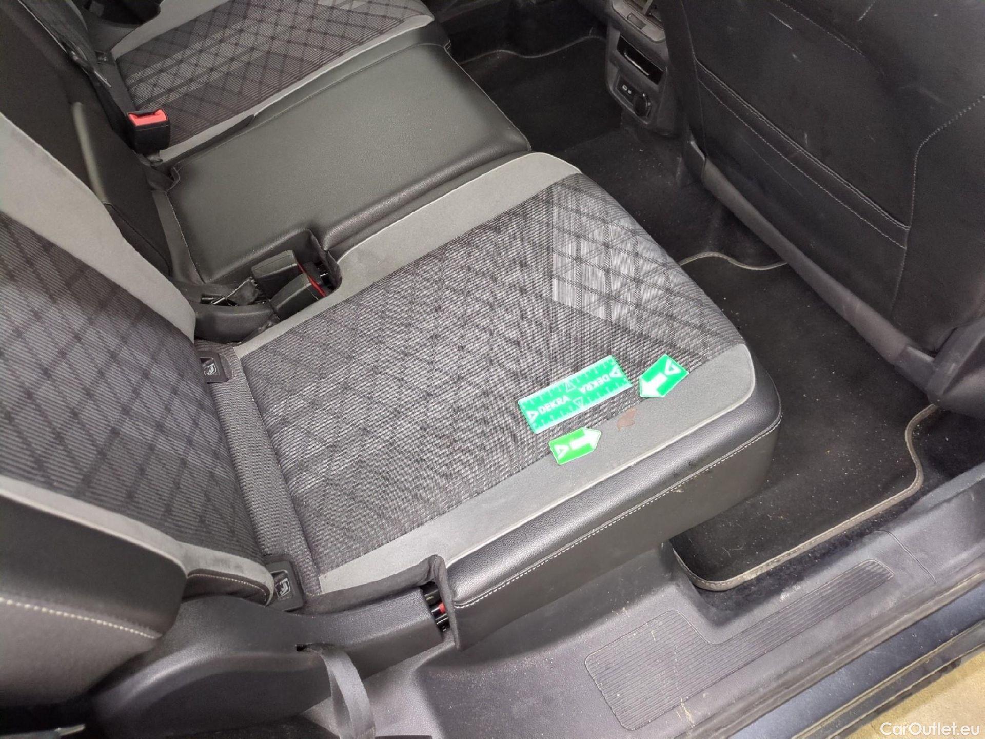  Volkswagen  Tiguan VOLKSWAGEN  Allspace / 2021 / 5P / SUV 2.0 TDI 150 DSG7 R-Line #75