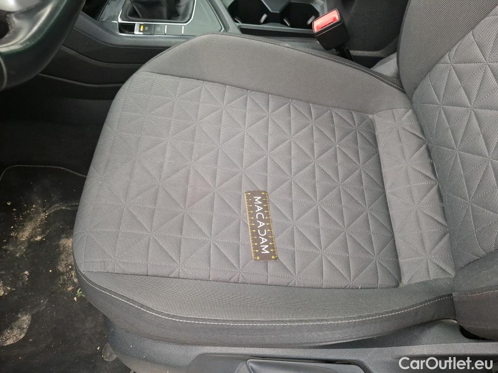  Volkswagen  Tiguan VOLKSWAGEN  / 2020 / 5P / SUV 1.4 eHybrid 245 DSG6 Life #46